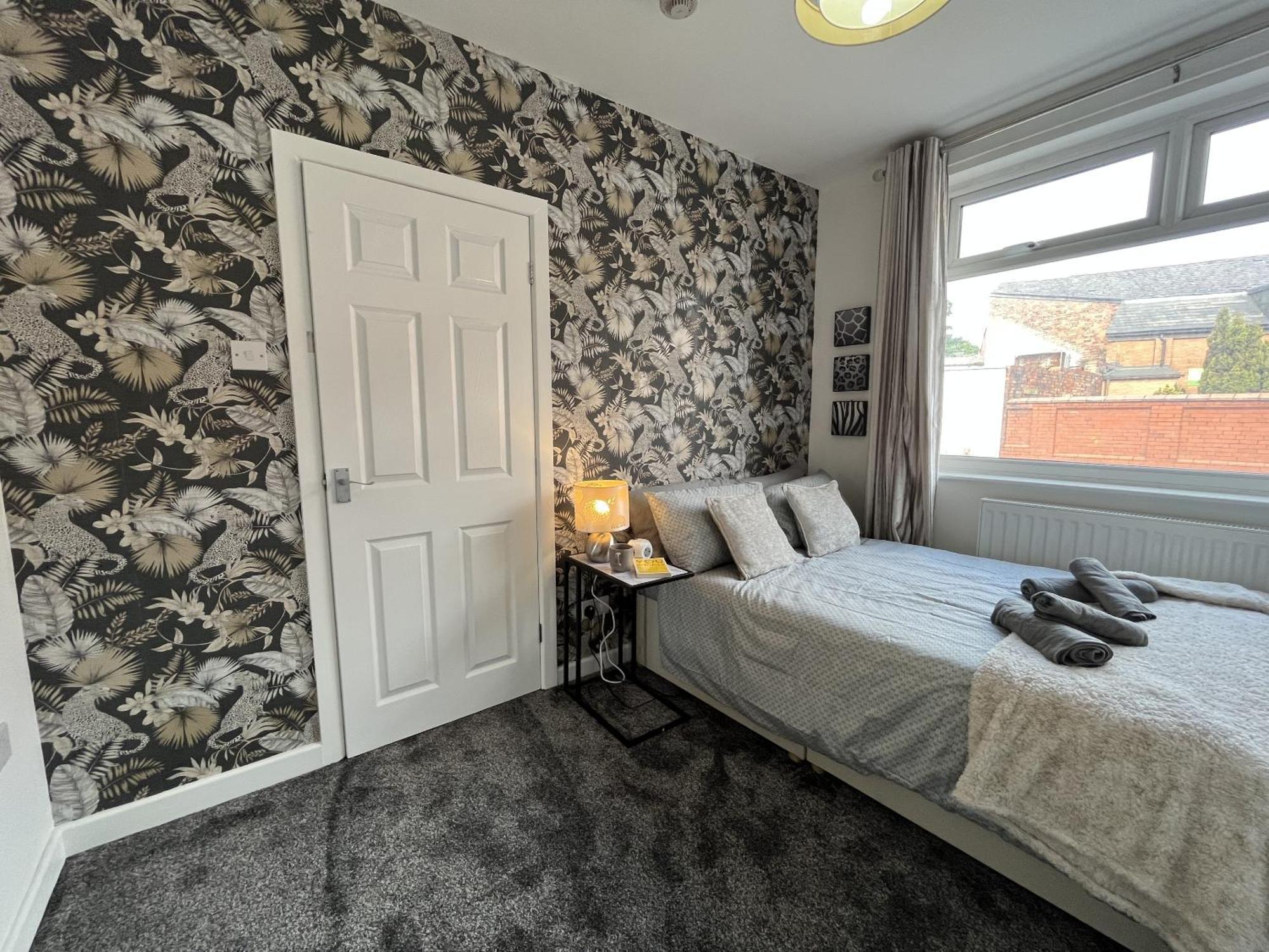 Modernised Central Wigan Townhouse Sleeps Up To 6 Dış mekan fotoğraf